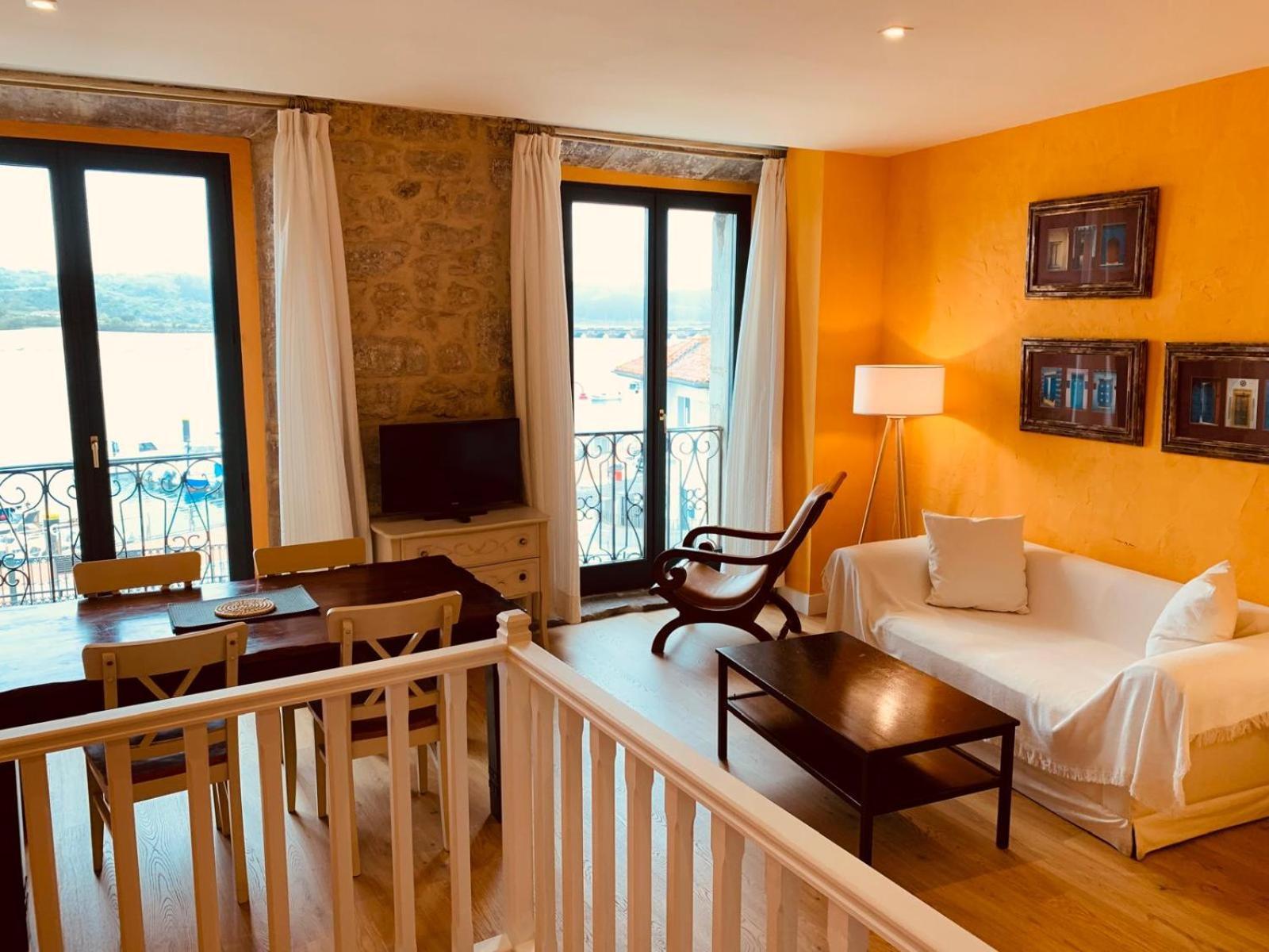 Apartamentos Rincon Del Puerto San Vicente De La Barquera Bagian luar foto